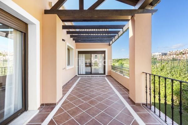 Golf Villas with Sea Views in Tranquil Area in Estepona