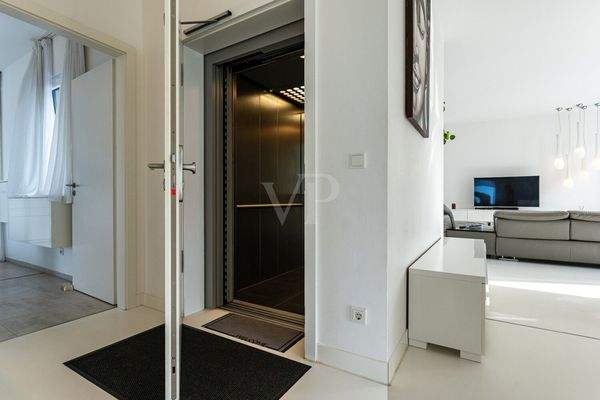 FAHRSTUHL DIREKT INS PENTHOUSE