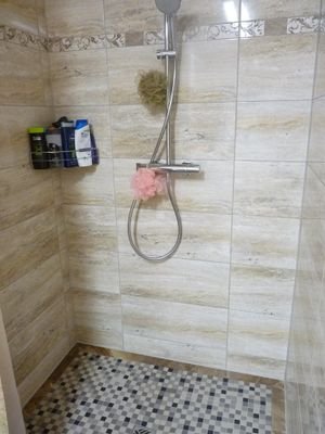 Bad mit Dusche im Erdgeschoss