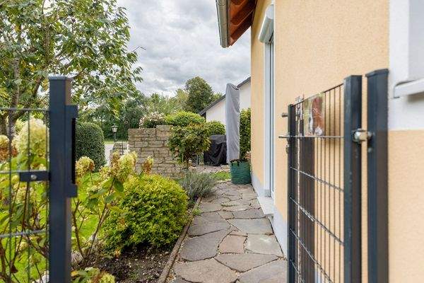 Modernes Familienhaus mit Traumgarten und Blick ins Grüne