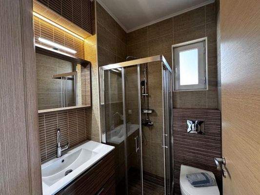 Kreta, Panormos: Apartment im ersten Stock in einer Wohnanlage zu verkaufen