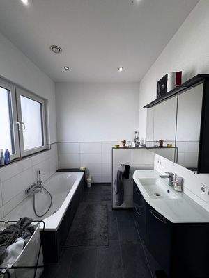 zweites Badezimmer OG