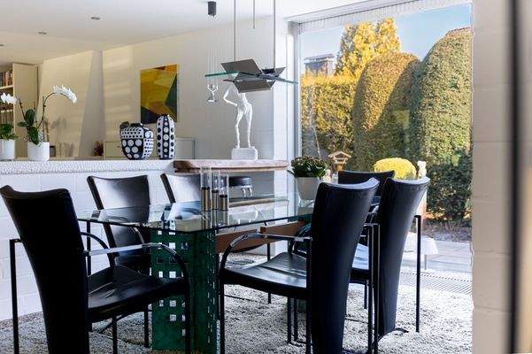 Essplatz mit Gartenblick