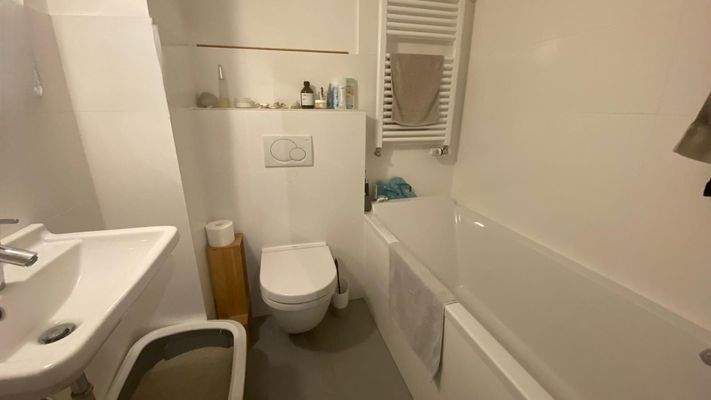 Badezimmer 47-77-0725.jpg