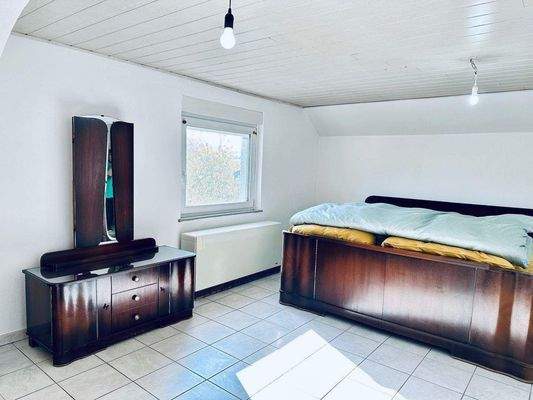 Das große Schlafzimmer im DG