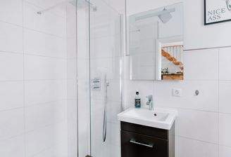 Gäste-WC mit Dusche