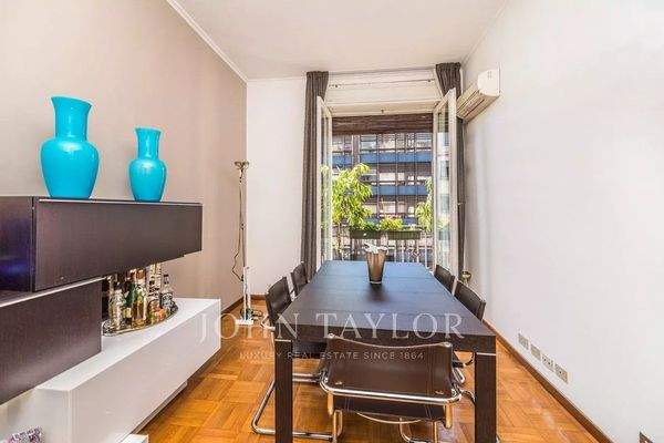 Dining room Wooden floor