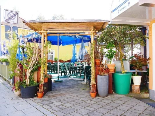 Eingang Biergarten.jpg