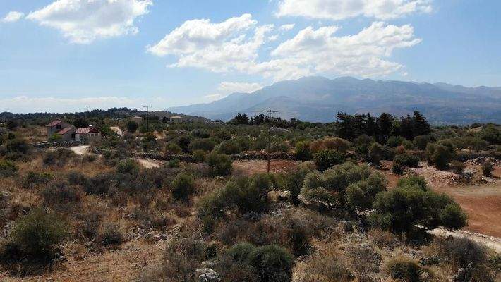 Kreta, Vamos: Malerisches Grundstück zum Verkauf im idyllischen Dorf