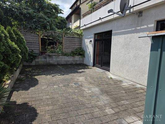 Terrasse oder PKW Stellplätze