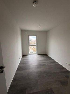 Leeres Zimmer mit Fenster