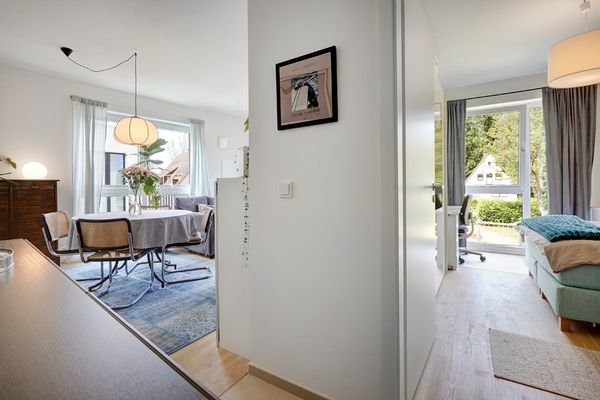 Blick ins Wohn- und Schlafzimmer