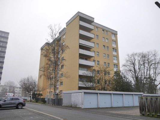 8 Gebäude Straßenseite