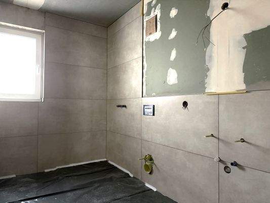 Tageslichtbad mit XL Fliesen