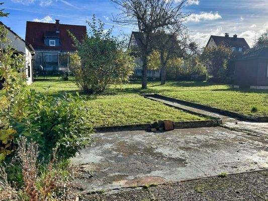 großes, ebene Gartengrundstück