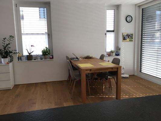 Wohnraum mit Esstisch