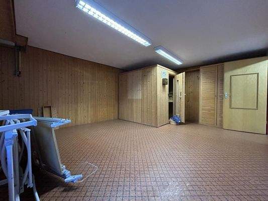 Raum 1 mit Sauna im Kellergeschoss