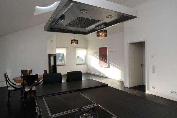 NOLTE KÜCHE MIT KOCHINSEL, WEITERE RÄUME (re.)