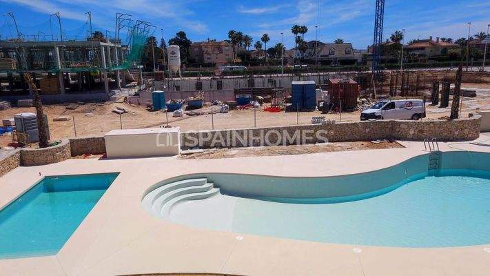 New Apartments in Complex with Swimming Pool in Torrevieja