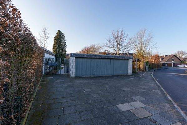 Blick zur Doppelgarage