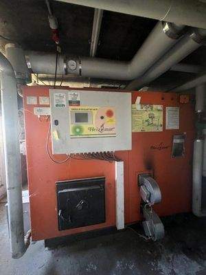12 Heizungsanlage (Hackschnitzelheizung)