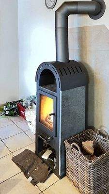 Kaminofen in der Küche