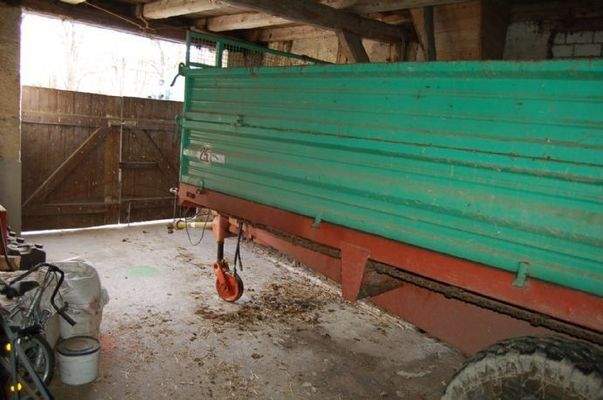 21 Tenne mit Platz für Mist-Anhänger