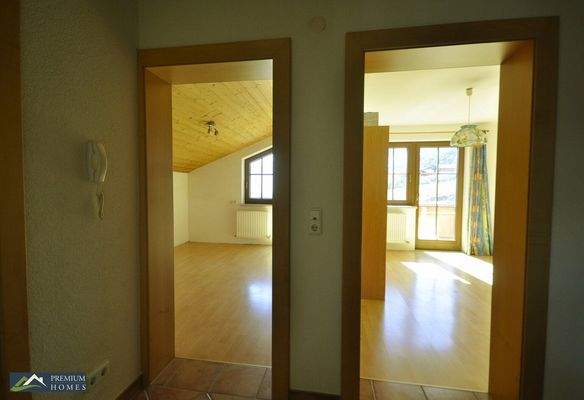 Doppelhaushälfte in Aussichtslage - Zugang Zimmer 1 und 2 Obergeschoß