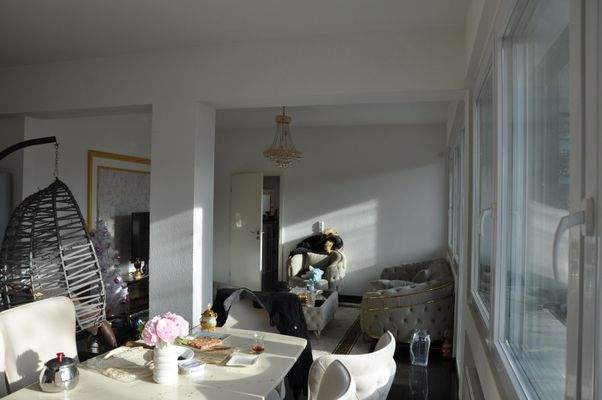 Wohnzimmer +offene Küche