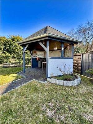 gemütlicher Pavillon im Garten