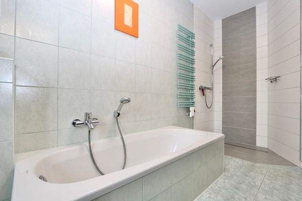 mit ebenerdiger Dusche