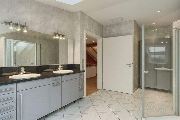 Tageslichtduschbad i