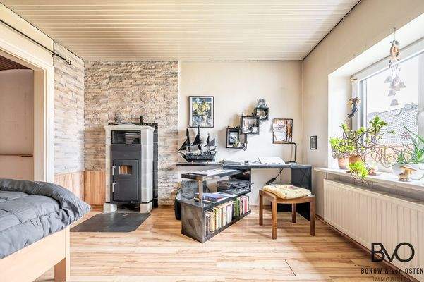 Schlafzimmer mit Kachelofen