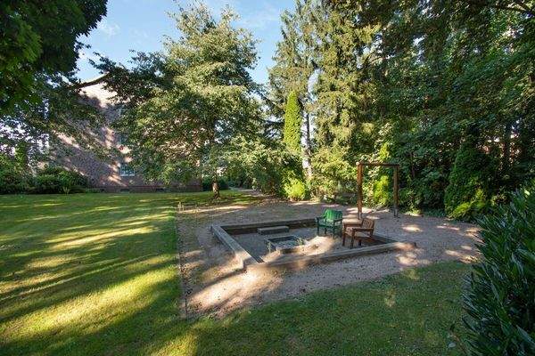 Gemeinschaftsgarten mit intigriertem Sitz- und Spielplatz