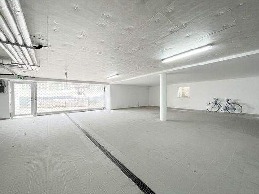 Zwei große Einzelstellplätze mit erwerbbar