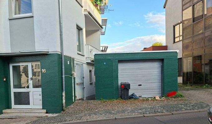 Eingang zu den Wohnungen mit Garage