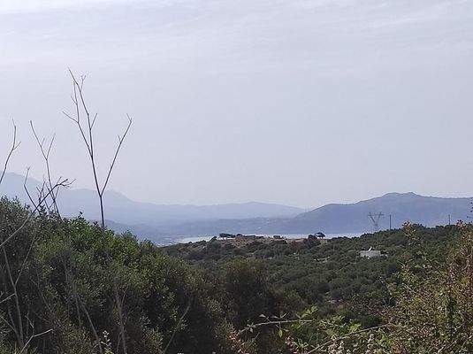 Kreta, Karoti: Grundstück mit Baugenehmigung und atemberaubendem Bergblick zu verkaufen