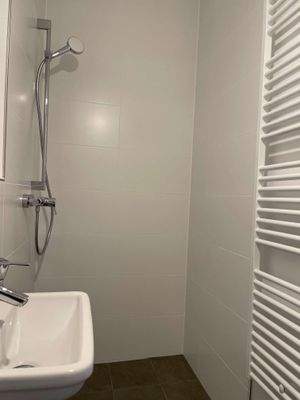 Gäste-WC mit Dusche