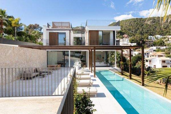 Pool and Exterior (1)