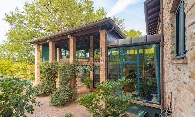 Moderne Villa mit Panoramablick in Castel San Pietro Terme – Emilia-Romagna