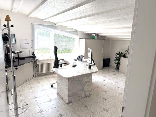 Büro 1.jpg
