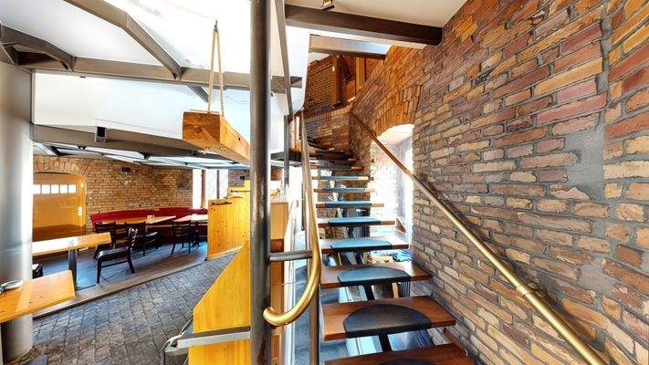 Gastraum EG - Treppe zum OG