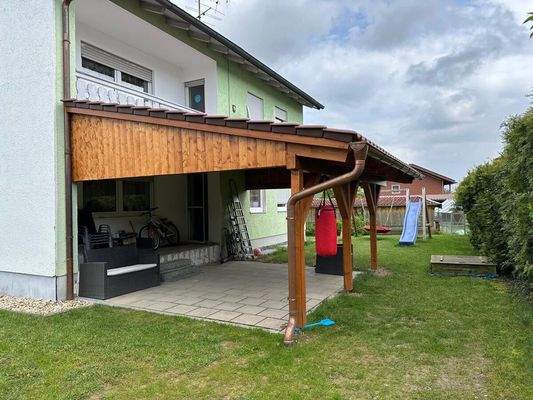 Garten mit überdachter Terrasse (2)