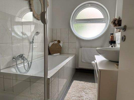 Bad EG Wohnung rechts