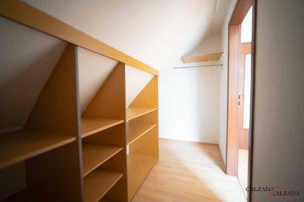 Dachgeschoss - Kleiderraum.jpg
