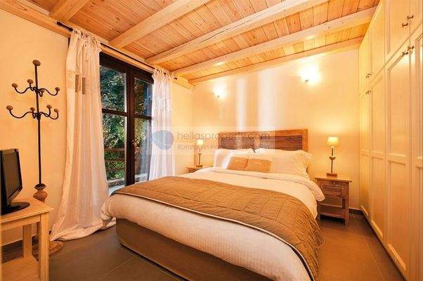 Thalia House Bedroom 1 (3)