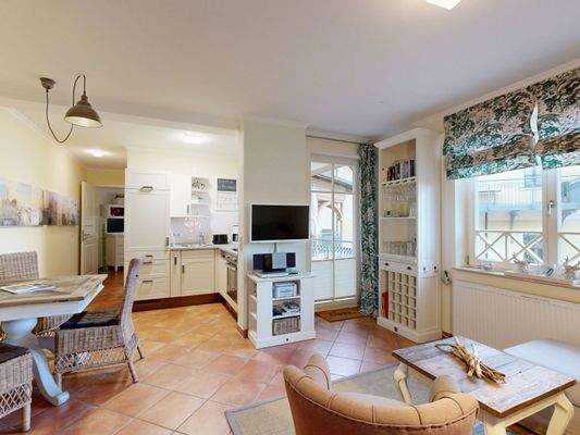 offene Küche und Zugang zum Balkon