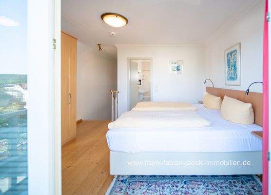 Ansicht Schlafzimmer vom Balkon aus