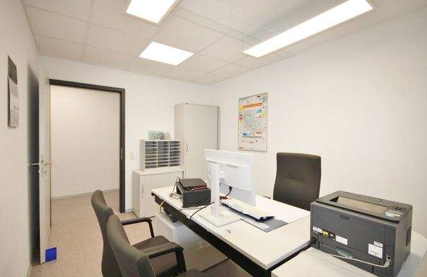 freundliches Büro (1.OG)