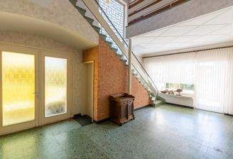 Entree mit über 3,4 m hohen Decken